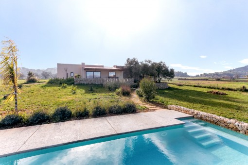 Bright finca with renting licence, energy certificate B and panoramic views near Sineu