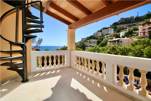 Renovated penthouse with sea views in exclusive complex in Port d'Andratx