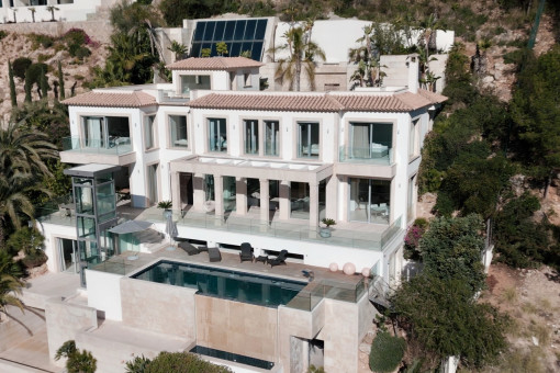 Luxurious, south-facing villa with exceptional sea views in Son Vida