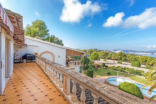 Large villa in the residential area of Nova Santa Ponsa with pool