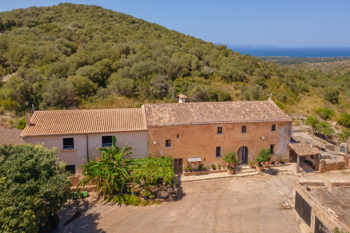 Authentic majorcan property with historic finca, farm and diverse options in Arta