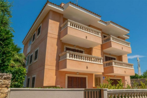 Residential building with 6 apartments with holiday rental licence in Son Baulo, only 300 metres from the sea