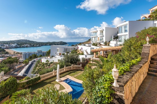 Luxuriously-equipped terraced house with direct sea views over the bay of Santa Ponsa