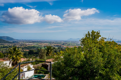 Dream home in Campanet in need of renovation with separate garage and roof terrace