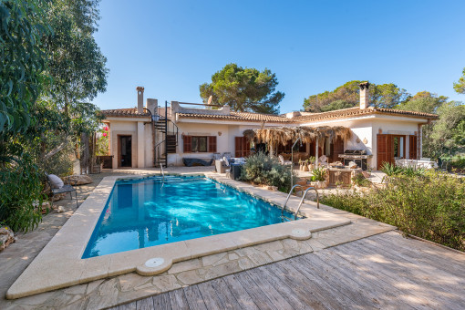 Enchanting villa with pool and charming garden in prime location near Mondragó Natural Park