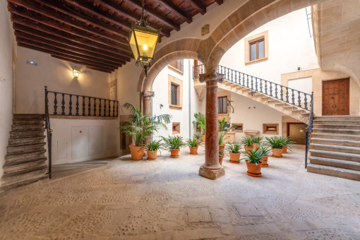 Exclusive triplex-apartment with private garden and separate studio in a 16th. century city-palace in the historic centre of Palma