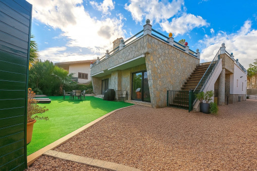 Detached villa in Playa de Muro with holiday rental licence and garden