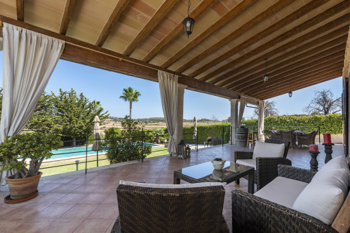 Splendid and bright holiday finca with pool in the outskirts of Sineu