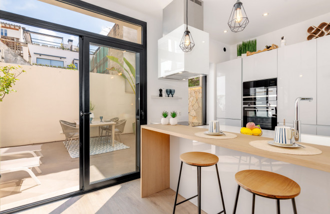 Charming apartment with a large patio and...