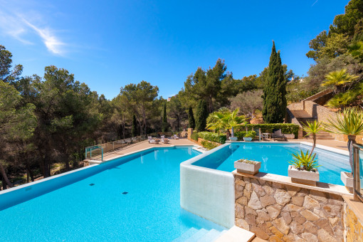 Mediterranean living in a green oasis – penthouse with large rooftop terrace and pool in Sol de Mallorca
